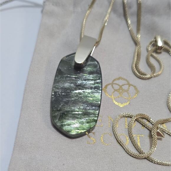 Kendra Scott Inez Adjustable Necklace in Sage Mica? And Gold - Picture 2 of 8